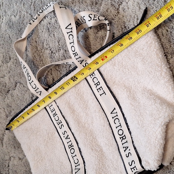 Victoria's Secret faux fleece and leather zip tote EUC - Picture 5 of 6